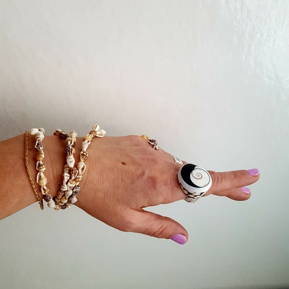 Natural Shell Ring - Picture 2 of 16